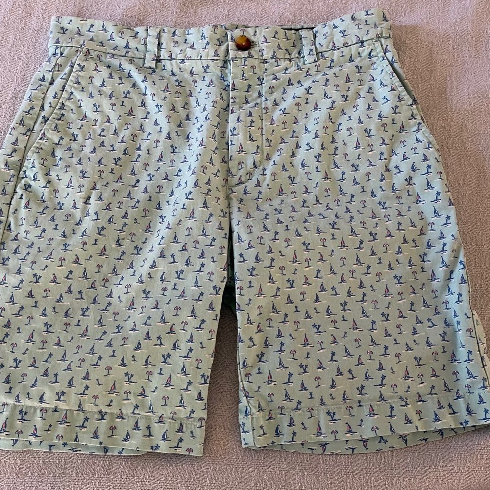 Mens Vineyard Vines shorts size 30